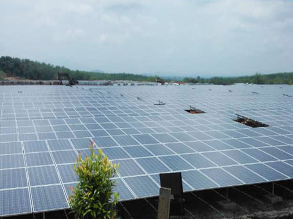 Solar-Farm,-Melaka,-Malaysia